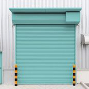 Porte &agrave; volet roulant en acier