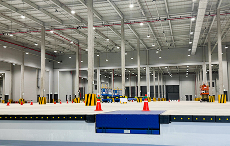 Paano Pinapahusay ng mga Dock Leveler ang Efficiency sa Paglo-load sa Mga E-Commerce Warehouse