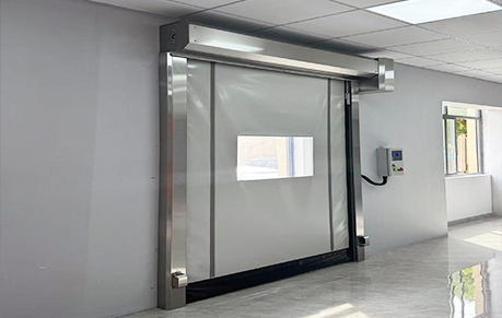 Porta rapida o porta a serranda: qual &egrave; la migliore per l'uso industriale?